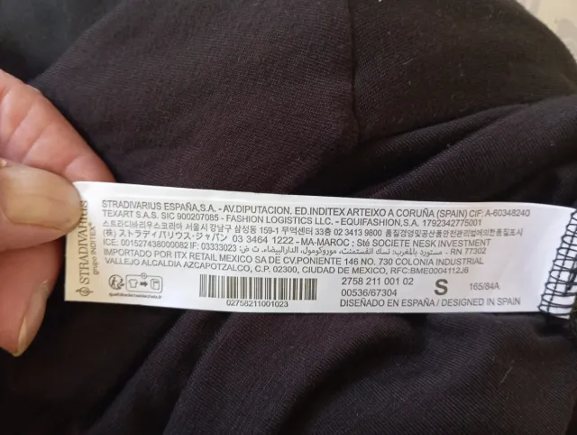 Camiseta negra Stradivarius manga larga peplum