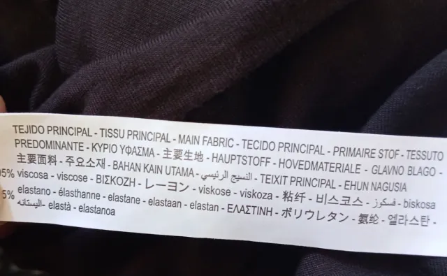 Camiseta negra Stradivarius manga larga peplum