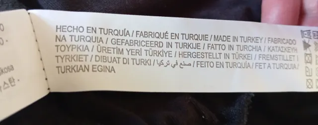 Camiseta negra Stradivarius manga larga peplum