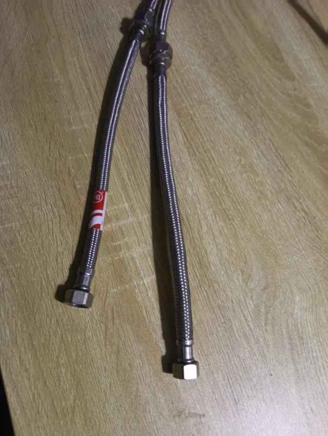 Grifo de cocina metal dorado y negro