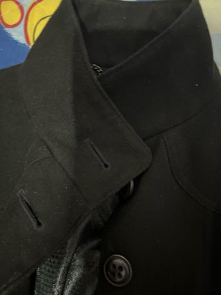 Chaqueta negra con botones