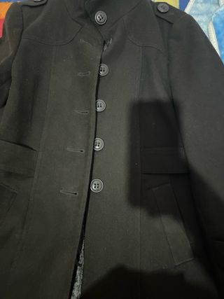 Chaqueta negra con botones