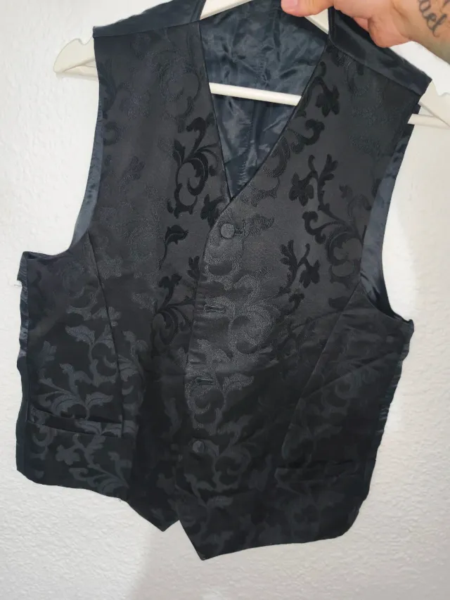 Chaleco Negro con Diseño Floral
