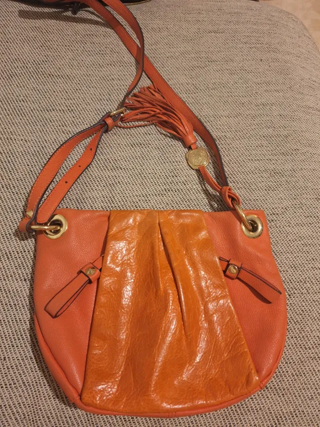 Bolsa Vince Camuto Piel Naranja y Dorada