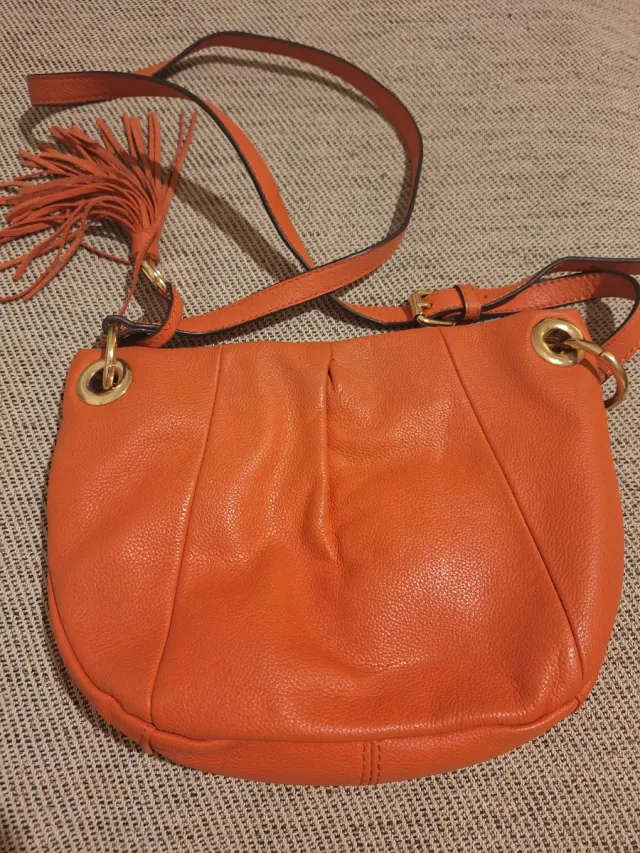 Bolsa Vince Camuto Piel Naranja y Dorada