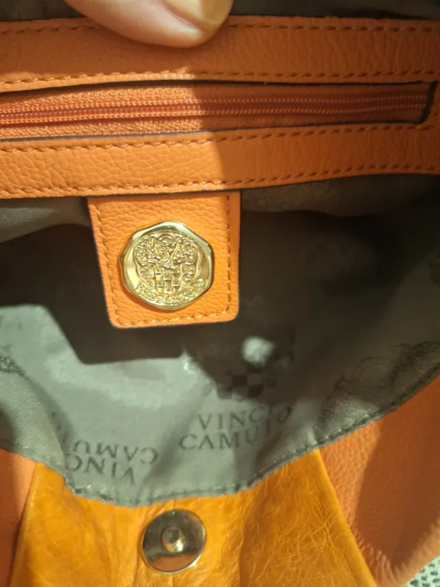 Bolsa Vince Camuto Piel Naranja y Dorada