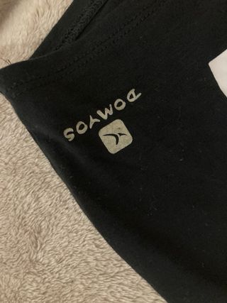 Camiseta Domyos Negra con Mensaje blanco