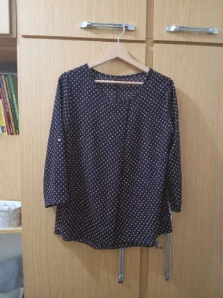 Blusa Cortefiel lunares vino y negro manga larga.M