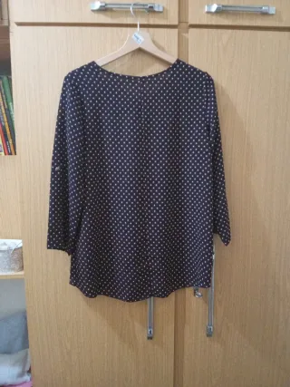 Blusa Cortefiel lunares vino y negro manga larga.M