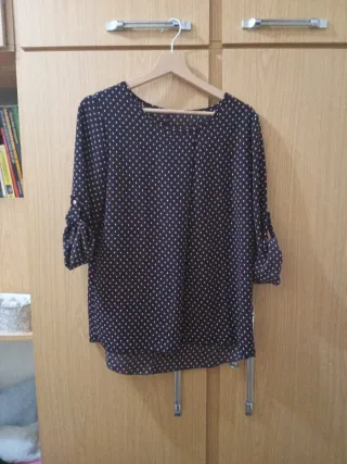 Blusa Cortefiel lunares vino y negro manga larga.M