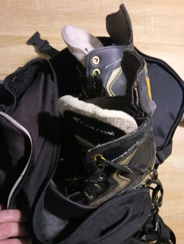 Mochila negra para patines