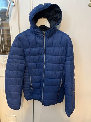 Piumino blu con cappuccio