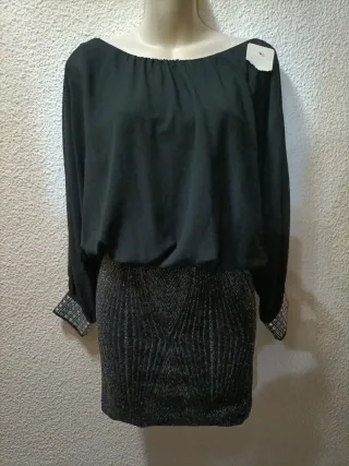 Vestido negro con falda brillante