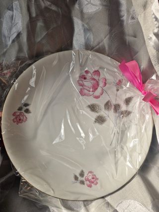 Piatto vintage con rose rosa