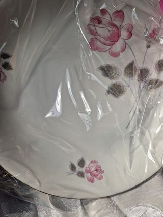 Piatto vintage con rose rosa