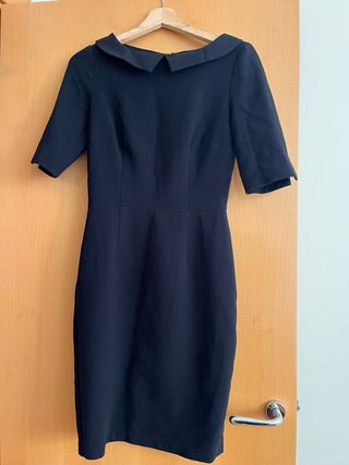 Elegante vestido negro con cuello Peter Pan