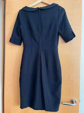 Elegante vestido negro con cuello Peter Pan