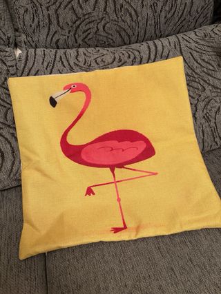 Funda cojín flamenco rosa y amarillo