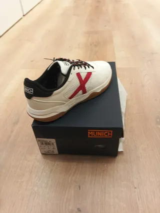 Zapatillas Munich Talla 41 Rojas y Blancas