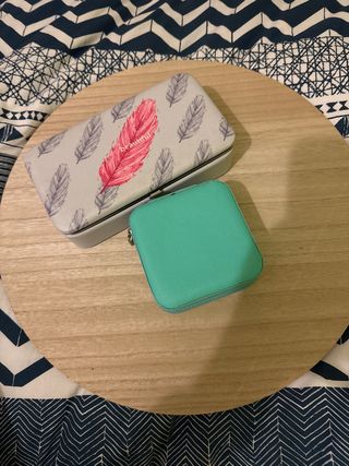 Joyeros con diseño de plumas y color turquesa