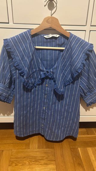 Blusa Zara cuello amplio rayas azules