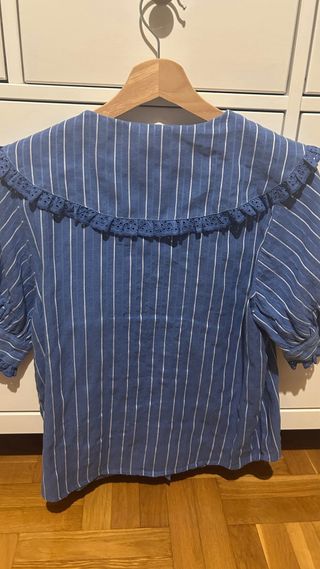 Blusa Zara cuello amplio rayas azules