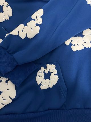 Sudadera Denim Tears Azul con Estampado Blanco