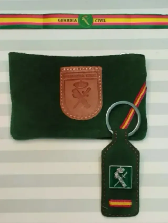 REBAJA: SET MONEDERO Y LLAVERO GC- REGALO PULSERA