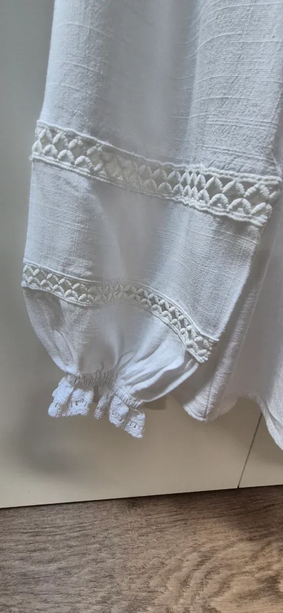 Blusa blanca romántica