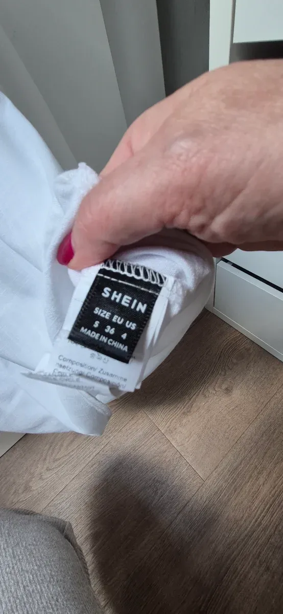 Blusa blanca romántica