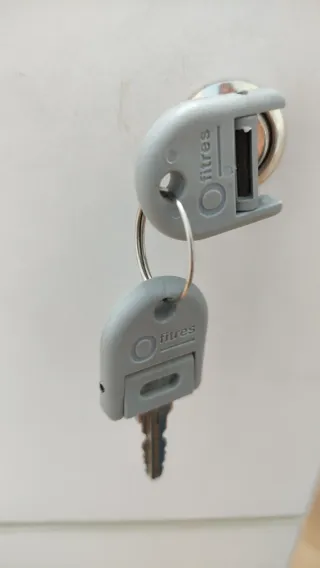 Cajonera de oficina blanca con ruedas