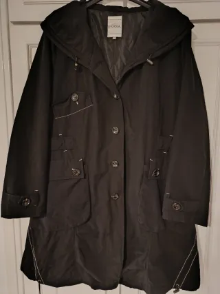 Abrigo entretiempo estilo parka negro