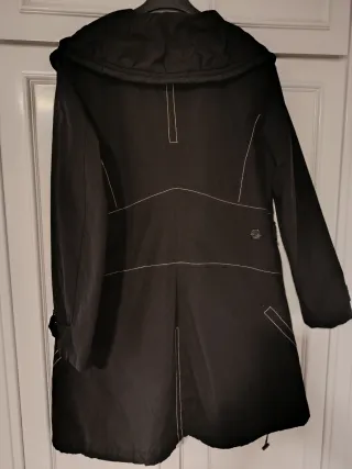 Abrigo entretiempo estilo parka negro