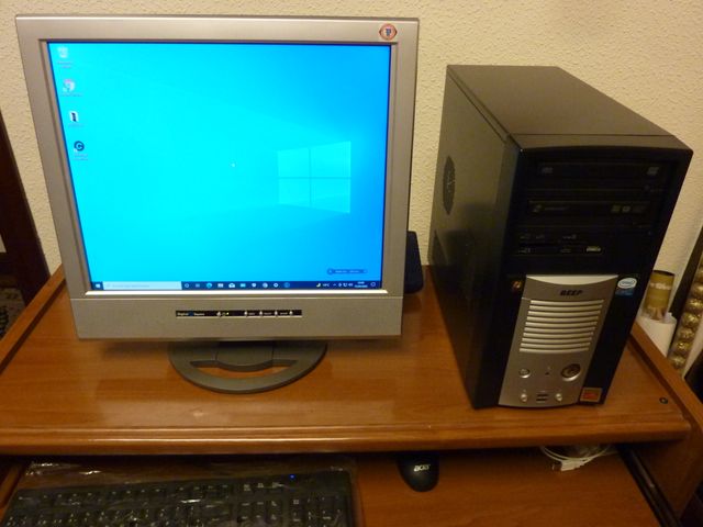 Monitor PC Plata y Negro