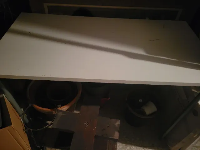 Mesa de madera blanca