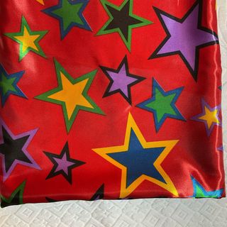 Scampolo raso poliestere stelle colorate