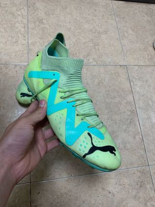 Botas de fútbol Puma verdes y turquesa