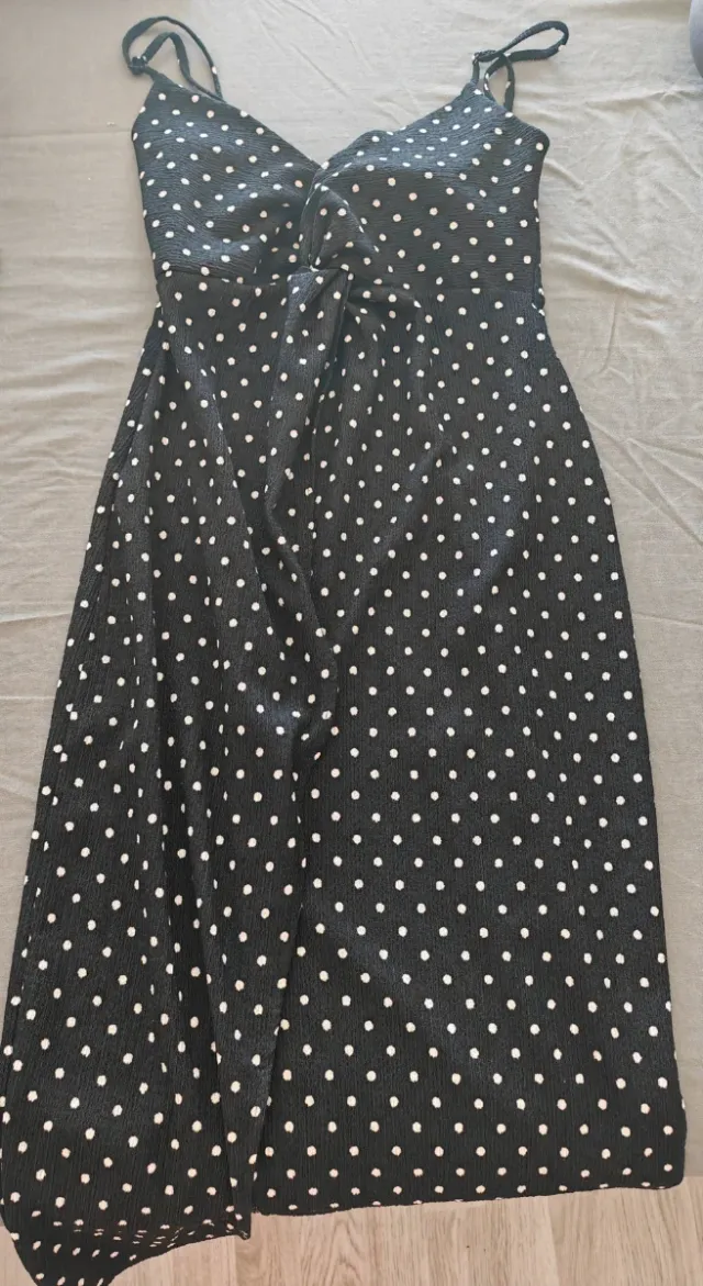 Vestido negro lunares blancos