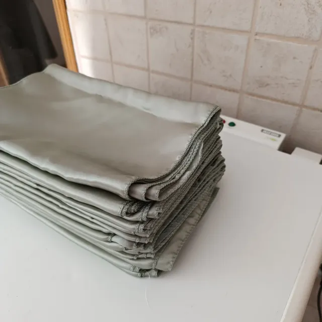 Camino de mesa largos satén verde Salvia