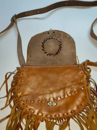 Bolso de cuero con piedra turquesa