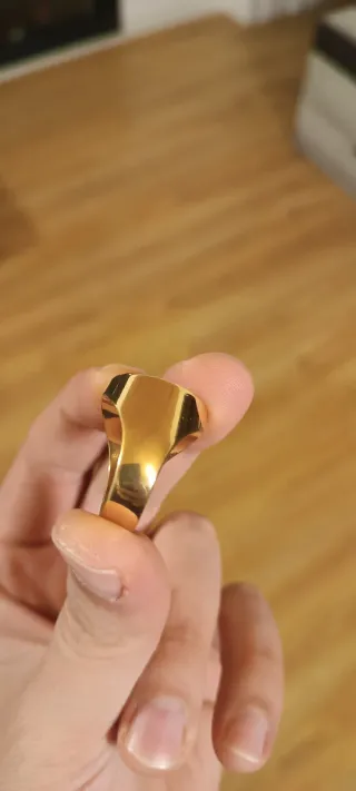 Anillo latón antiguo de la Reyna victoria