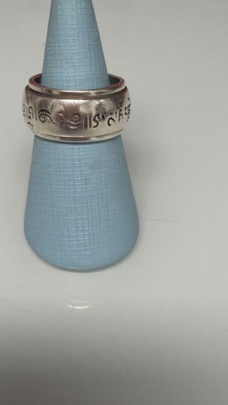 Anillo de plata antiestrés con inscripciones