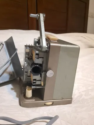 Proyector de Películas Antiguo. Mini proyector.