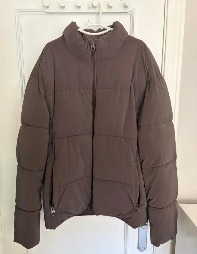 Cazadora acolchada marrón chico