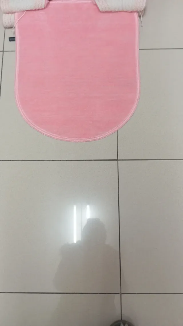Juego de 3 alfombras de baño rosa.
