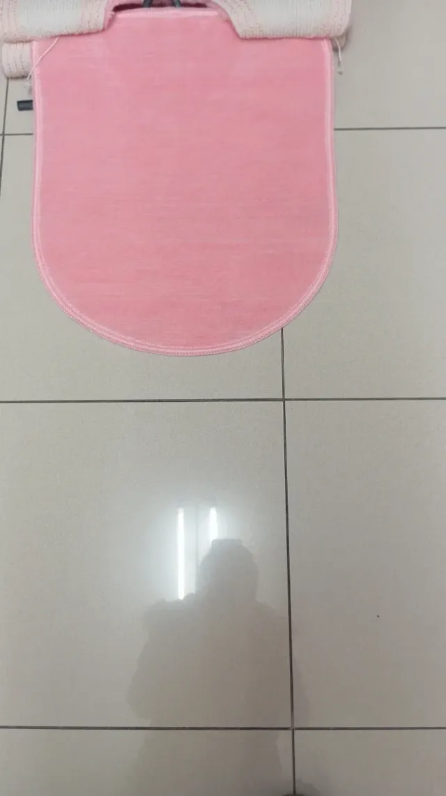 Juego de 3 alfombras de baño rosa.