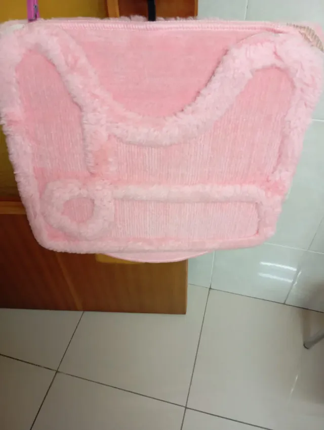 Juego de 3 alfombras de baño rosa.