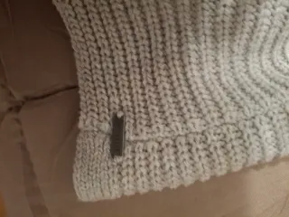 Jersey beige tejido con nudo frontal