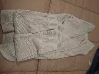 Jersey beige tejido con nudo frontal