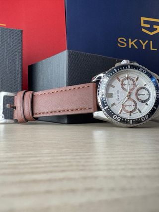 Reloj Skyline Marrón y Plateado